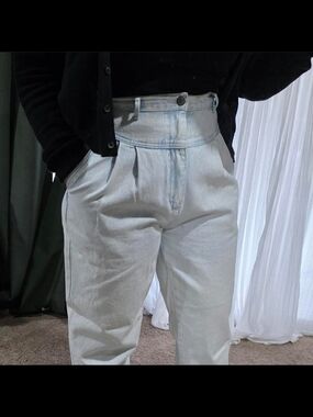 Bill Blass Light Wash High-Rise Pleated Women’s Jeans